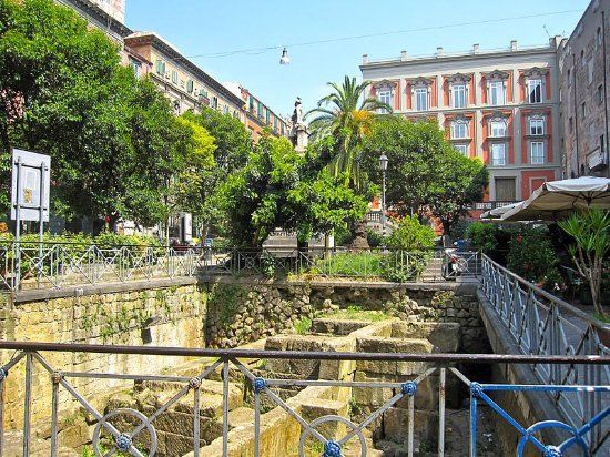 Plaza Bellini